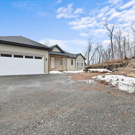 Muskoka Retreat Stunning Hilltop Views ハンツビル エクステリア 写真