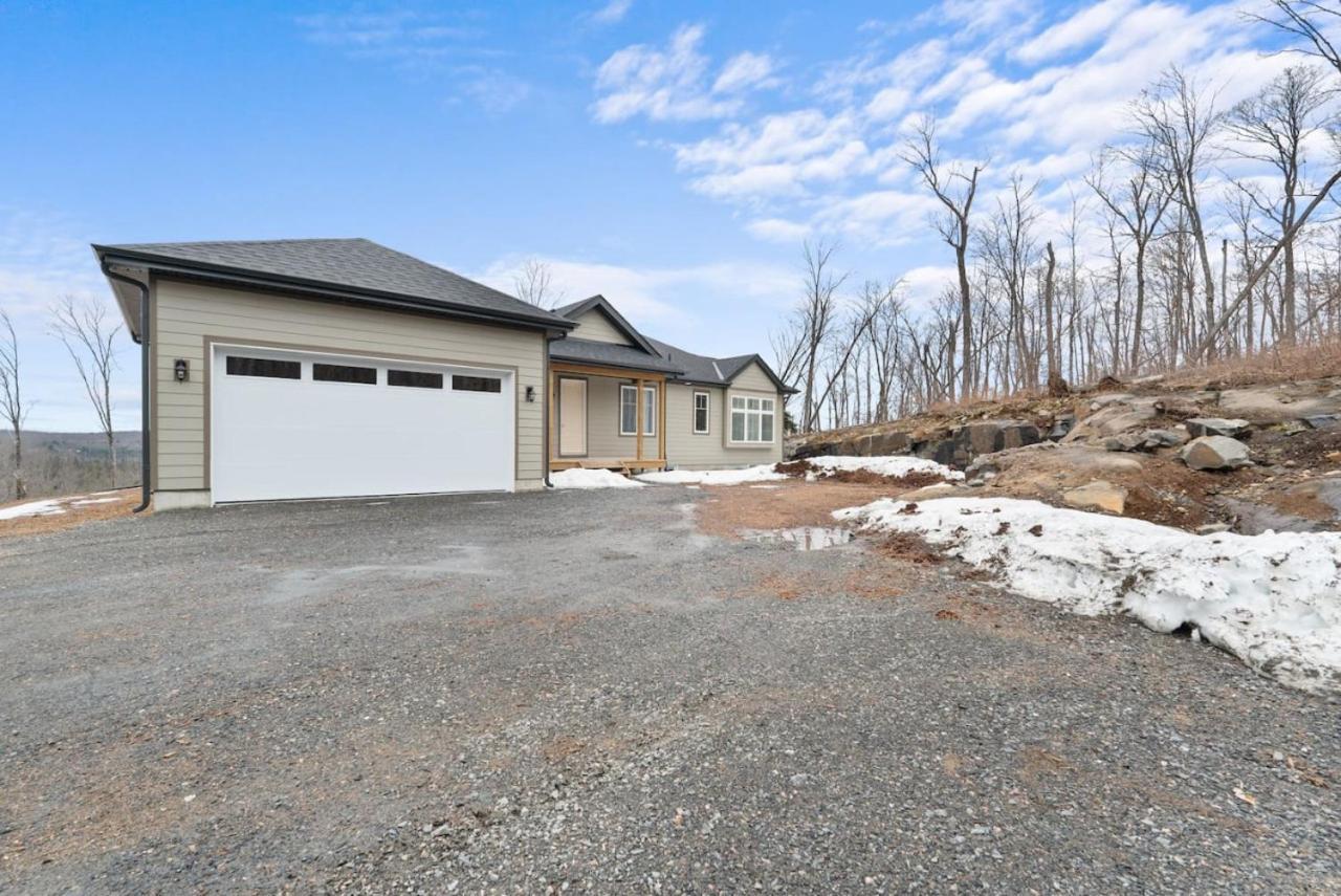 Muskoka Retreat Stunning Hilltop Views ハンツビル エクステリア 写真