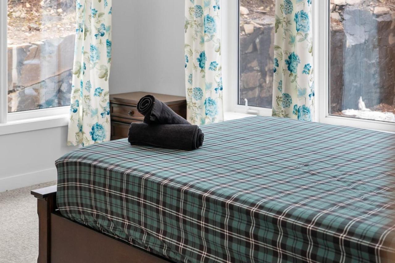 Muskoka Retreat Stunning Hilltop Views ハンツビル エクステリア 写真
