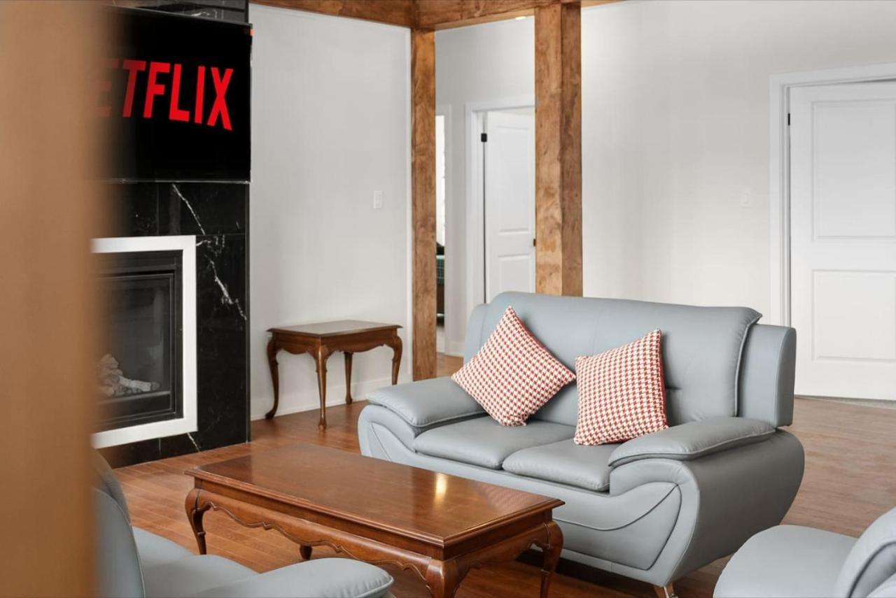 Muskoka Retreat Stunning Hilltop Views ハンツビル エクステリア 写真