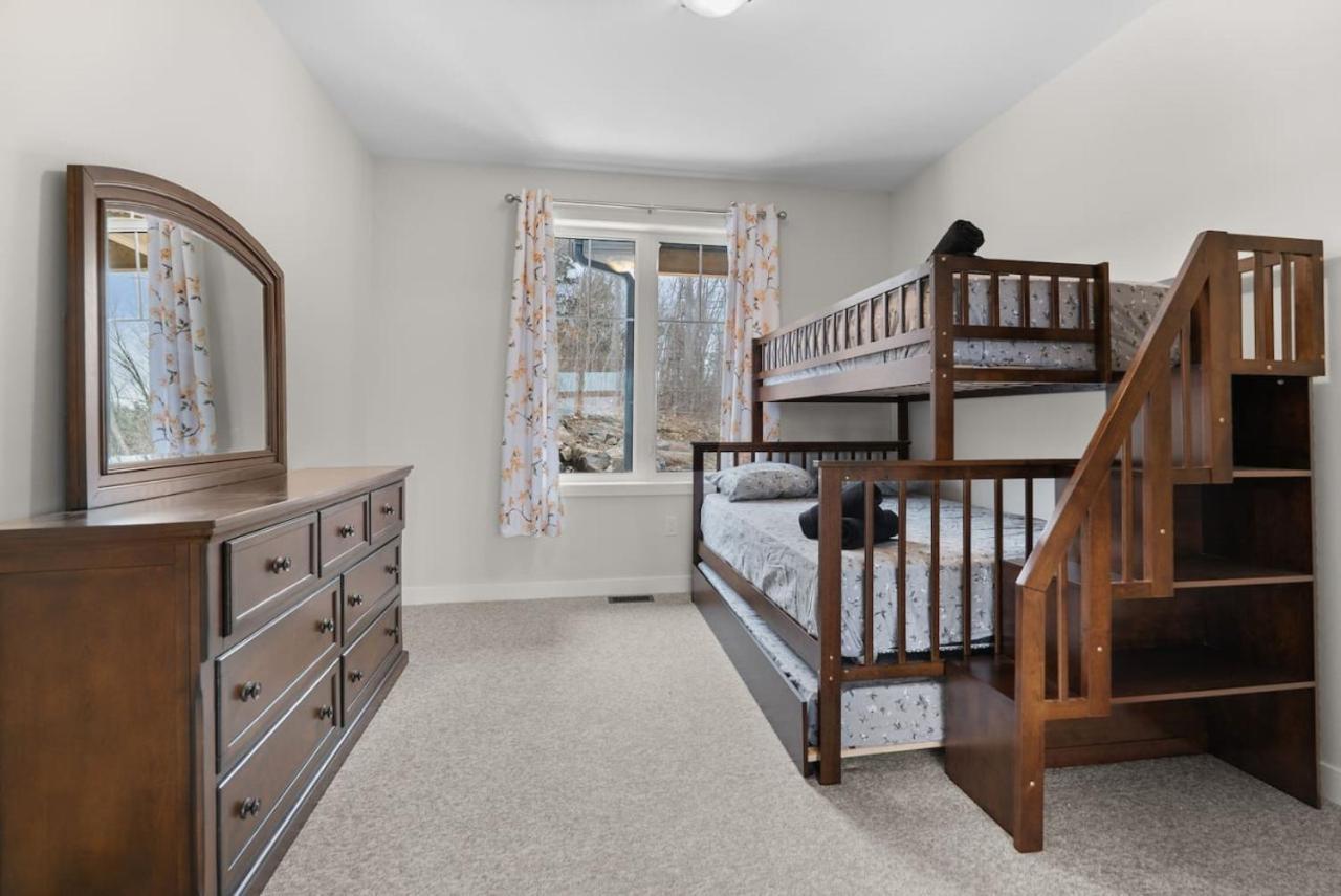 Muskoka Retreat Stunning Hilltop Views ハンツビル エクステリア 写真
